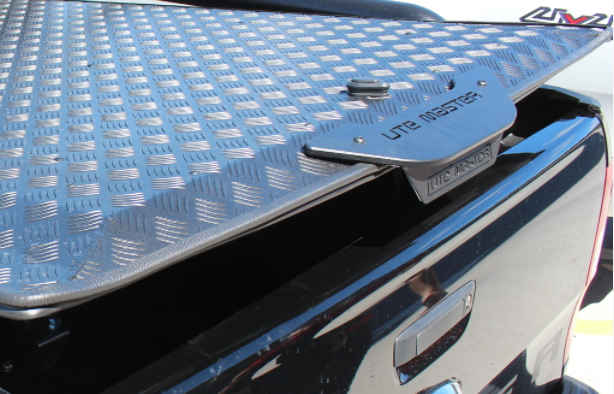 How to Remove Tailgate Locking Plate-6