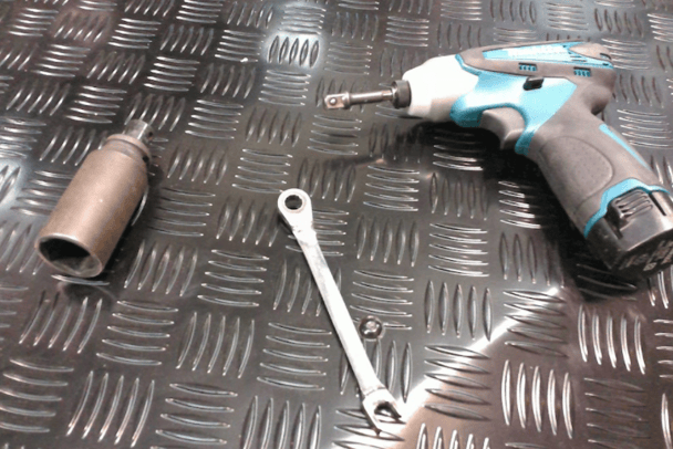 Replacing load lid twist locks-3